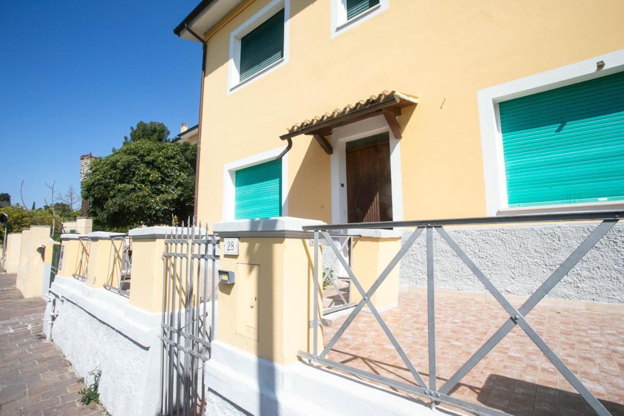 N050 - Numana, Trilocale In Centro Con Portico E Posto Auto Apartment Exterior photo